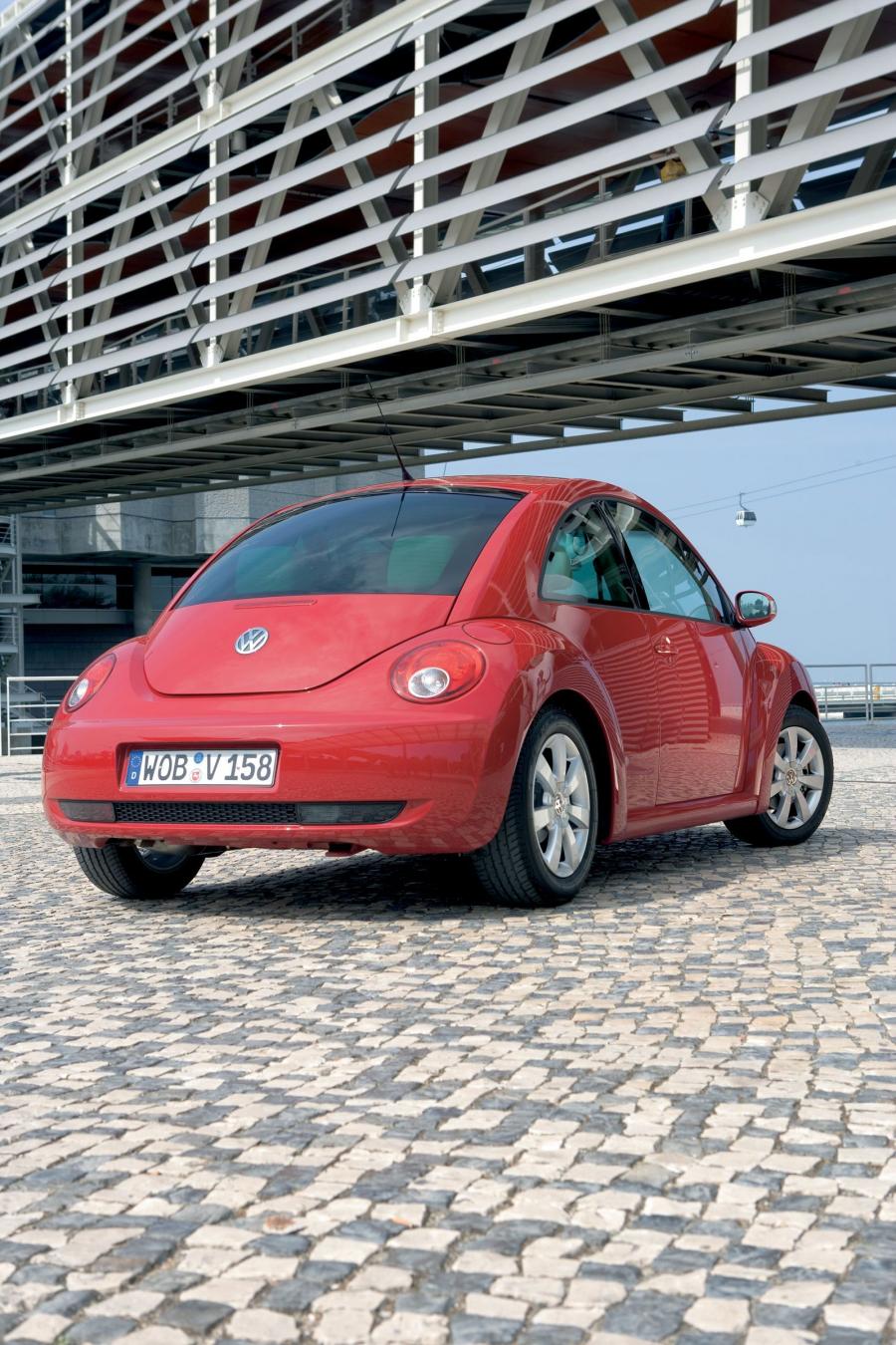  Volkswagen New Beetle 2006 года  (фото 29 из 47)